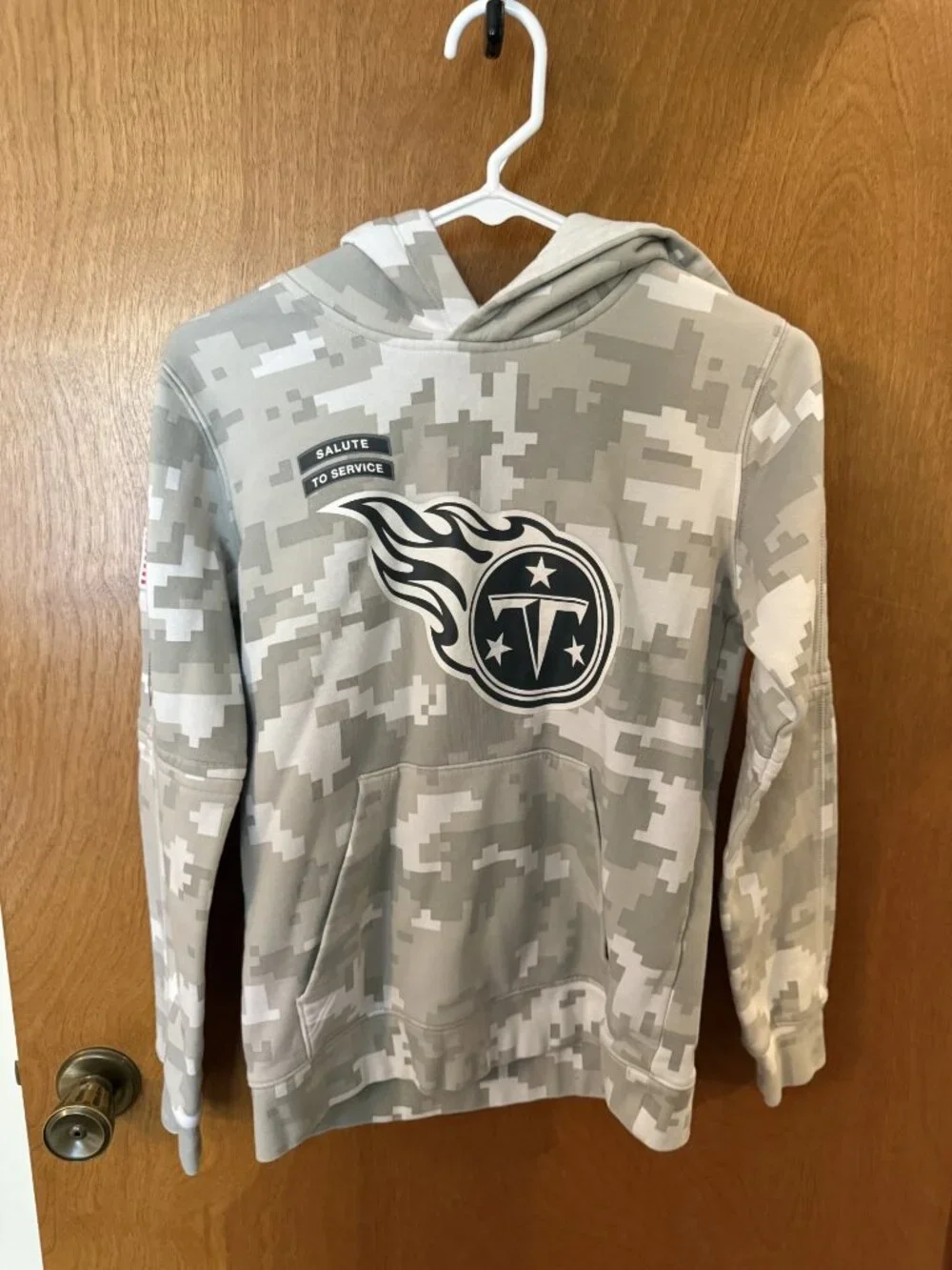 Nike NFL Tennessee Titans Youth Medium 2024 Gray Camo Salute to Service Hoodie